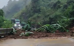 Đèo Lò Xo sạt lở nhiều vị trí, lái xe chú ý