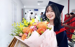 Từ bỏ đại học sang cao đẳng, sinh viên TP.HCM thành thủ khoa toàn khóa