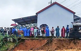 Mưa lớn, sạt lở, lũ bủa vây, nhiều xã ở Quảng Ngãi cho học sinh nghỉ học, di dời dân