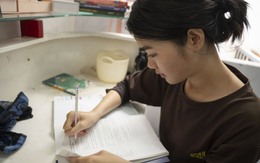 14 tuổi phải bán bánh tráng bịch rồi bán đồ cũ, nữ sinh quyết học để không có đoạn kết buồn