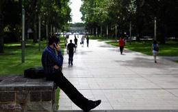 Đại học hàng đầu Úc điều tra khiếu nại giảng viên dùng AI chấm bài