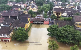 Chùm ảnh phố cổ Hội An mênh mông trong biển nước