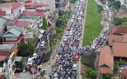 Cấm cầu Long Biên không thông báo khiến giao thông hỗn loạn, Hà Nội yêu cầu tháo rào chắn