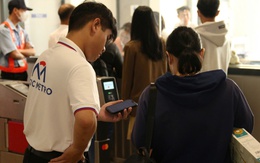 Thêm 5 nhà ga tuyến metro số 1 ngừng bán vé giấy, hành khách nên thanh toán điện tử