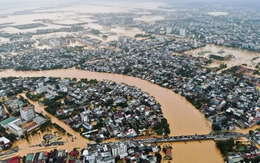 Lũ rút nhưng Đại Nội Huế nhiều nơi vẫn ngập hơn 1m