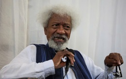 Mỹ bất ngờ thu hồi visa của nhà văn châu Phi đầu tiên đoạt giải Nobel