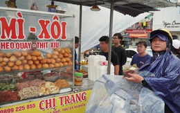 Mưa vừa tạnh, người dân Huế đổ xô đi mua thuốc, bánh mì