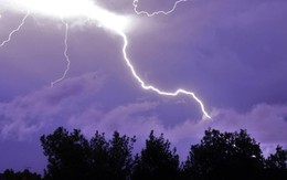 Việt Nam thuộc nhóm quốc gia dông sét dày đặc, làm gì để thoát hiểm?