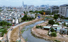 Chủ tịch UBND TP.HCM yêu cầu hoàn thành giải phóng mặt bằng dự án rạch Xuyên Tâm trong tháng 11-2025