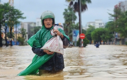 Hướng dẫn kỹ năng ứng phó thiên tai bằng hình thức gần gũi như tờ rơi ở chợ, diễn tập trong làng