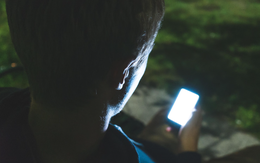 Anh: Nhiều nam sinh tìm đến AI để có... 'bạn gái ảo' tâm sự và trị liệu tâm lý