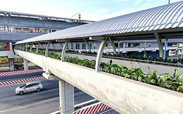 Người đi bộ sắp có thang máy lên các cầu vượt dọc tuyến metro số 1