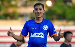 Cầu thủ tặng bàn thắng cho vợ đang mang bầu ở giải công nhân, viên chức