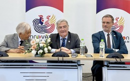 Chủ nhân Nobel Vật lý 2012 dặn sinh viên Việt Nam: 'Hãy nghiên cứu điều mình tin là đúng'