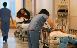 Có thật 10.000 bác sĩ nội trú ở Mỹ sở hữu visa H-1B?