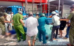 Bị chục tấm kính hàng trăm ký đè ngang ngực, 2 người thoát chết nhờ gặp công an