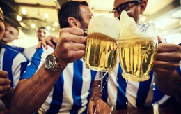 Nhậu trước khi đá bóng, hay đá bóng trước khi nhậu?