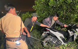 Nhóm 'quái xế' bỏ chạy tán loạn khi gặp cảnh sát giao thông, 2 người dương tính ma túy