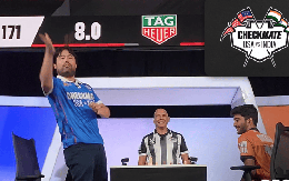 Kỳ thủ Hikaru Nakamura ném quân cờ vào khán giả