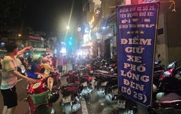 Phố lồng đèn Lương Nhữ Học nhộn nhịp, bãi giữ xe 'ăn theo' thu 20.000 đồng/xe