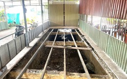 Lắp tấm bê tông lên đường thoát nước để xây nhà tiền chế buôn bán