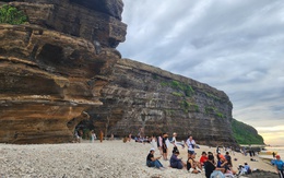 Mạnh tay xử lý, trả lại vẻ hoang sơ cho thắng cảnh Hang Câu