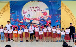 Tiệm Lẩu Cù Lao tặng thẻ bảo hiểm y tế cho học sinh