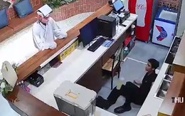 Thanh niên té ngửa vì bị 'Hồ Ly Thư Sinh' ghé thăm