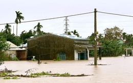 Đến sáng nay, đường nào chưa thông, vùng lũ nào ở miền Trung mất điện?