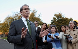 Ông Trump tuyên bố chia 'cổ tức' 2.000 USD cho người dân, Bộ trưởng Tài chính phải đính chính