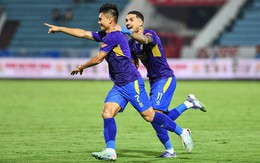 Video: Sân vận động Thiên Trường ngỡ ngàng trước cú vô lê của Xuân Mạnh