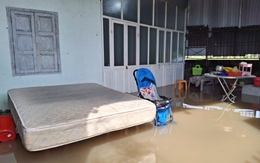 Ngập lụt tại Bình Thuận cũ: ‘Mới dọn dẹp đêm trước, sáng nay nước lại về ngập ngụa nhà cửa’
