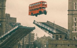 Có hay không khoảnh khắc xe buýt 2 tầng ở London 'nhảy' qua cầu?