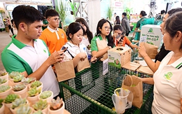 Đổi rác lấy quà, người tiêu dùng quen dần với sống xanh