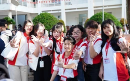 Hơn 1.000 tân sinh viên khoác áo blouse trắng tại Trường ĐH Y dược Buôn Ma Thuột