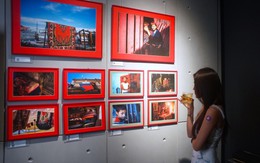 Ba nhiếp ảnh gia Trần Thanh Thảo, Hoàng Lê Giang và Tín Phùng kể chuyện về Đỏ