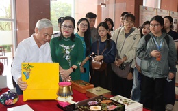 Đến Đại học Quốc gia TP.HCM, xem triển lãm sơn mài Tương Bình Hiệp