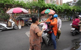 Cuộc thi Lan tỏa năng lượng tích cực 2025: Quán cơm gà 'trên cao' hút khách nhờ cách bán lạ