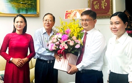 Lãnh đạo TP.HCM thăm thầy Dương Ái Phương, tri ân cố GS Trần Văn Giàu