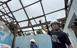 Chạy đua dựng lại mái nhà cho dân vùng lốc xoáy, trước khi mưa trút mạnh