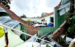 Lốc xoáy vài chục giây ở Đà Nẵng: Mái nhà bay tứ tung, dân chui xuống bàn bi da trốn