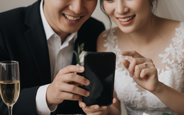 Gửi thiệp cưới qua tin nhắn cũng được, chứ đến từng nhà mất cả tháng?