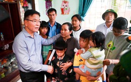 Phó thủ tướng Lê Thành Long thăm người dân vùng lũ Gia Lai