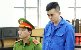 Ghen tuông tình ái, dùng 2 dao Thái Lan đâm bạn gái gãy cán dao