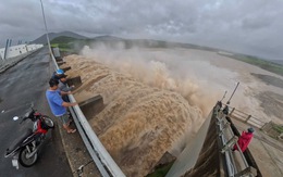 Thủy điện xả lũ gần bằng tổng công suất, tiêu thụ điện trong ngày chỉ đạt 855 triệu kWh