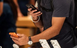 Giá điện thoại, laptop có thể tăng 'sốc' năm 2026 vì AI 'nuốt sạch' chip nhớ