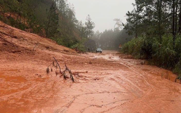Đường nối Đà Lạt - Nha Trang đi qua đèo Khánh Lê tiếp tục sạt lở 33 vị trí