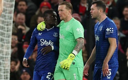 Tấm thẻ đỏ hiếm gặp của cầu thủ Everton