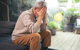 Trúng số cả trăm tỉ, ông chồng giấu vợ sống xa hoa một mình