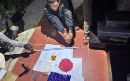 Hai thanh niên giấu 2.000 viên ma túy trong nghĩa địa để ... dùng dần